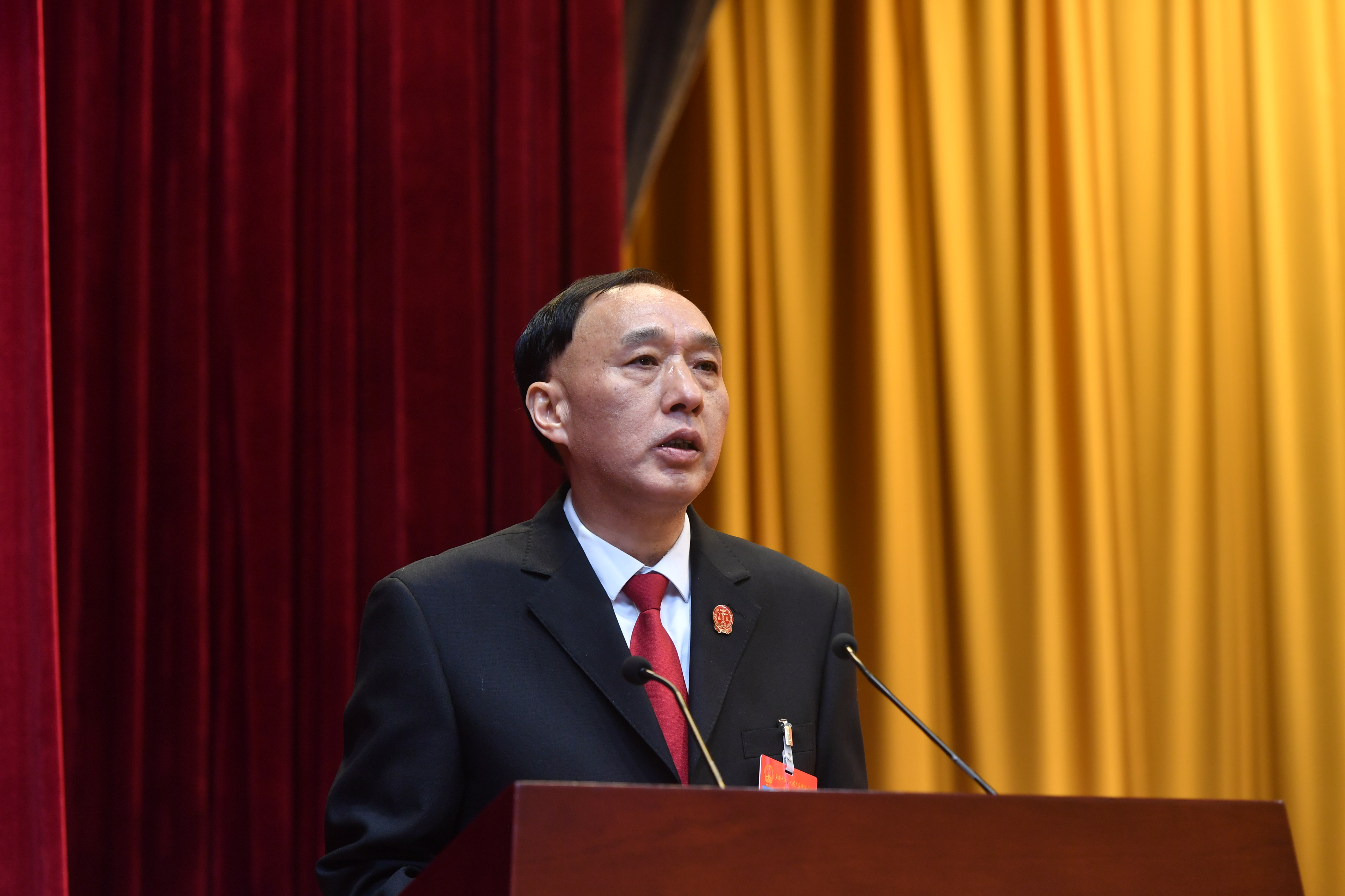 钱明树在市第十七届人民代表大会第四次会议上作芜湖市中级人民法院工作报告
